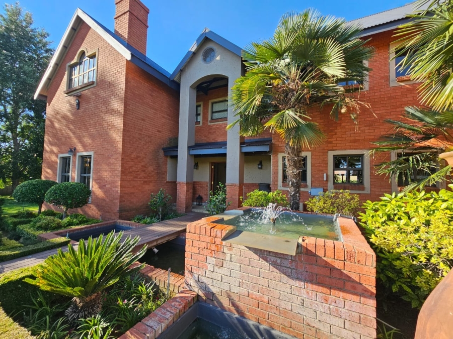 5 Bedroom Property for Sale in Grimbeeck Park North West